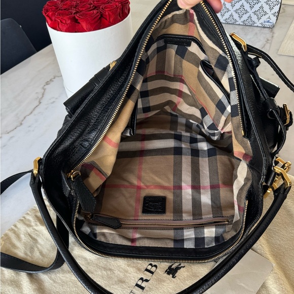 Burberry Leather Bag.Like new condition - Picture 3 of 15